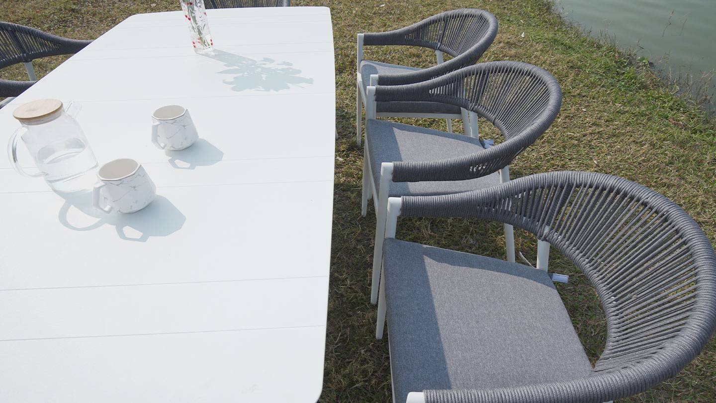 outdoor dinning chairs